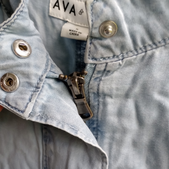 Ava Viv Women's Size X Light Wash Zip Up Denim Top - Picture 3 of 5